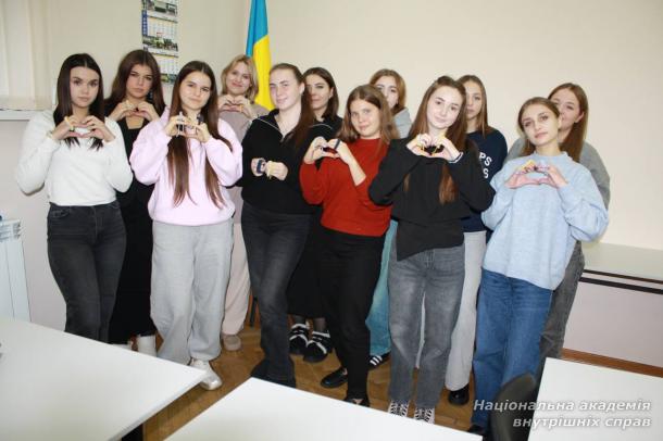 Патріотичний браслет єдності: студенти створили символ підтримки для захисників Патріотичний браслет єдності: студенти створили символ підтримки для захисників