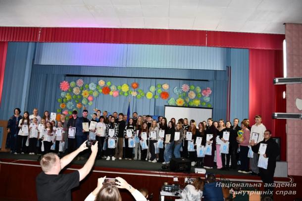 Керівництво Дніпровської РДА привітало майбутніх захисників правопорядку з Міжнародним днем студента