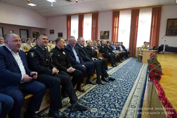 Святкові дарунки для наймолодших вихованців академії