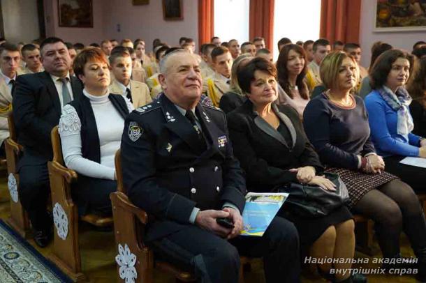 Святкові дарунки для наймолодших вихованців академії