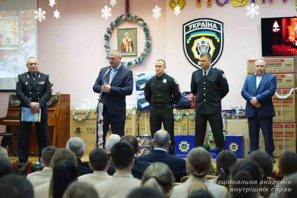 Святкові дарунки для наймолодших вихованців академії