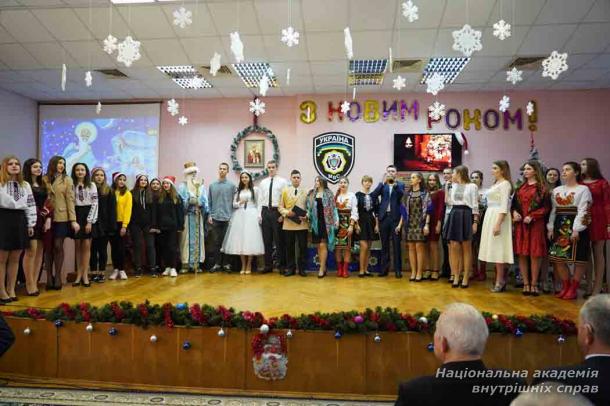 Святкові дарунки для наймолодших вихованців академії