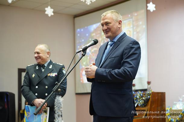 Святкові дарунки для наймолодших вихованців академії