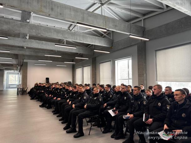 Штучний інтелект: можливості та загрози для професійної діяльності правоохоронців