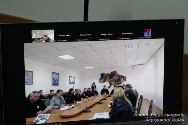 Криміналісти продовжують наукові пошуки Криміналісти продовжують наукові пошуки