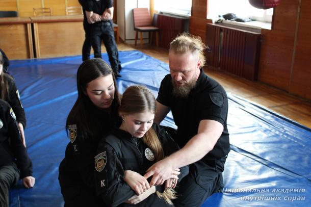 Тактична медицина: практичний досвід для курсантів і студентів ННЕКІ НАВС Тактична медицина: практичний досвід для курсантів і студентів ННЕКІ НАВС