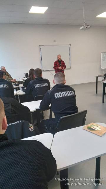 Бінарне заняття для курсантів за участю військового ветерана Бінарне заняття для курсантів за участю військового ветерана