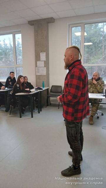 Бінарне заняття для курсантів за участю військового ветерана Бінарне заняття для курсантів за участю військового ветерана