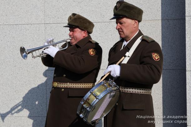 Курсанти ННІПД долучилися до церемонії поховання військовослужбовців ЗСУ Курсанти ННІПД долучилися до церемонії поховання військовослужбовців ЗСУ