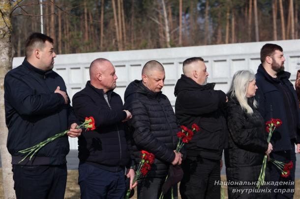 Курсанти ННІПД долучилися до церемонії поховання військовослужбовців ЗСУ Курсанти ННІПД долучилися до церемонії поховання військовослужбовців ЗСУ