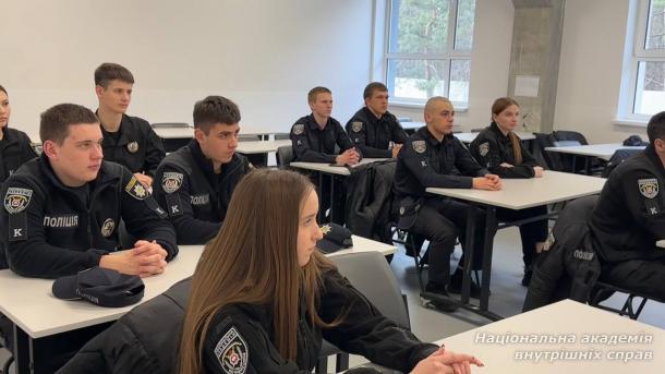 Психологічні механізми розвитку лідерства у курсантів Психологічні механізми розвитку лідерства у курсантів