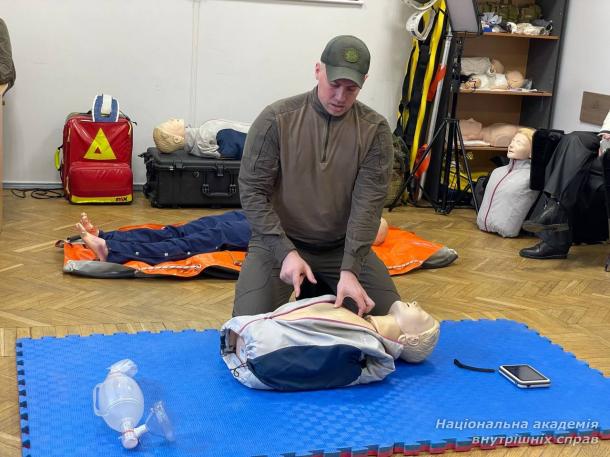 Алгоритми, що рятують: у НАВС відбулися бінарні заняття з домедичної підготовки