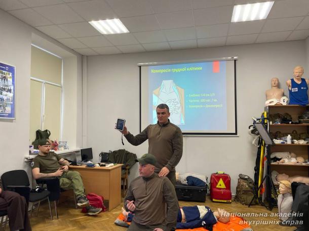 Алгоритми, що рятують: у НАВС відбулися бінарні заняття з домедичної підготовки