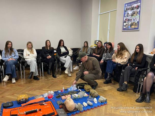 Алгоритми, що рятують: у НАВС відбулися бінарні заняття з домедичної підготовки