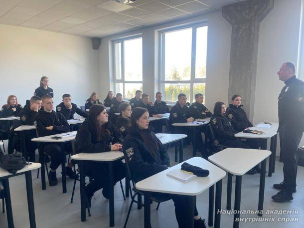    Інтерпол і міжнародне співробітництво в правоохоронній сфері: бінарне семінарське заняття для курсантів
