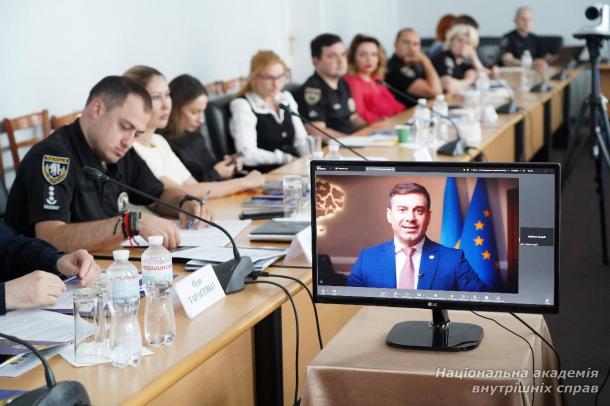 У НАВС експерти з України, США Європейського Союзу обговорили проблеми та виклики у боротьбі з торгівлею людьми