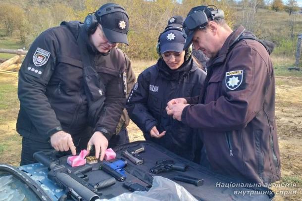 Викладачі кафедри вогневої підготовки НАВС випробували сучасну українську зброю