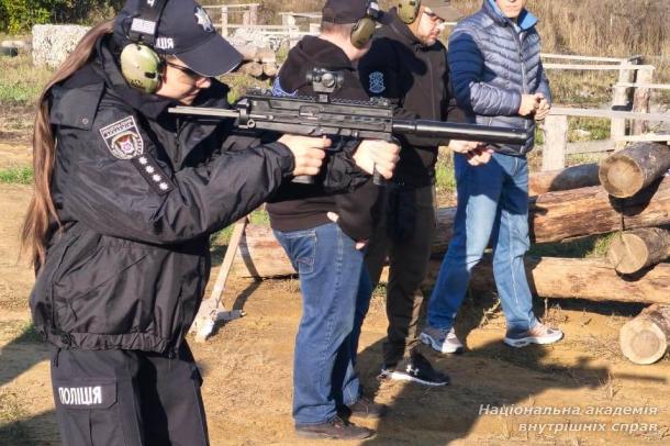 Викладачі кафедри вогневої підготовки НАВС випробували сучасну українську зброю