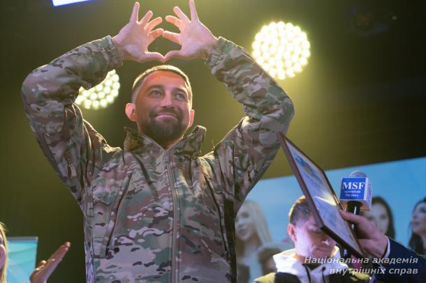 Тисяча школярів і захисник Зміїного, що прославився фразою про російський військовий корабель: як у столиці говорили про булінг Тисяча школярів і захисник Зміїного, що прославився фразою про російський військовий корабель: як у столиці говорили про булінг