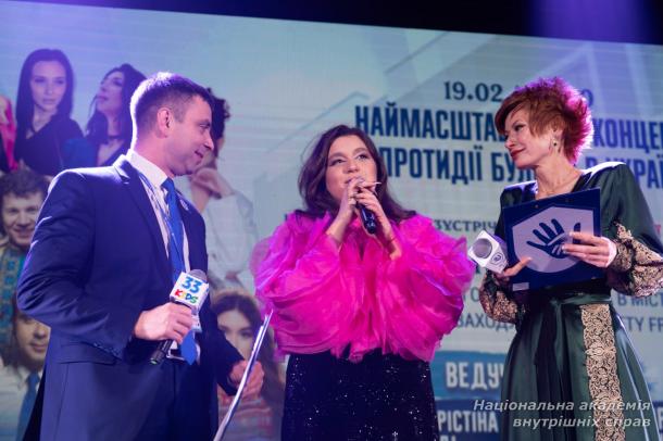 Тисяча школярів і захисник Зміїного, що прославився фразою про російський військовий корабель: як у столиці говорили про булінг Тисяча школярів і захисник Зміїного, що прославився фразою про російський військовий корабель: як у столиці говорили про булінг