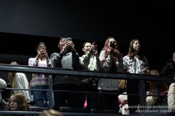 Тисяча школярів і захисник Зміїного, що прославився фразою про російський військовий корабель: як у столиці говорили про булінг Тисяча школярів і захисник Зміїного, що прославився фразою про російський військовий корабель: як у столиці говорили про булінг