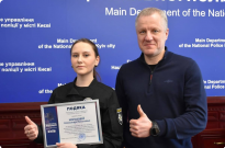 У Києві курсантку НАВС відзначили за рішучі дії під час затримання нападника з ножем Фото