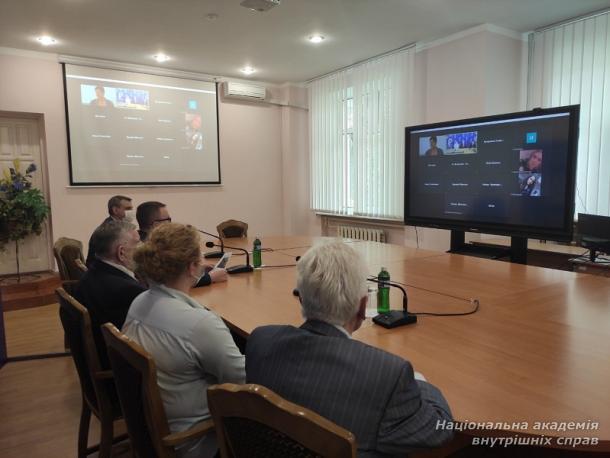 Три питання фахівцю: шлях від практики до науки