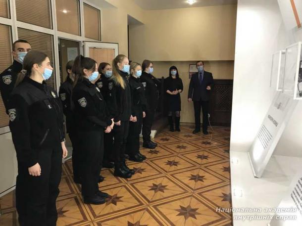 Інсталяція-виставка в ННІ № 3 НАВС «Річ у тім…»