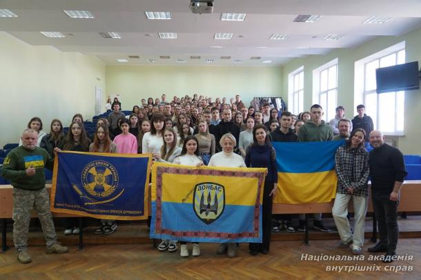 Герої-добровольці завжди в нашій пам'яті…  