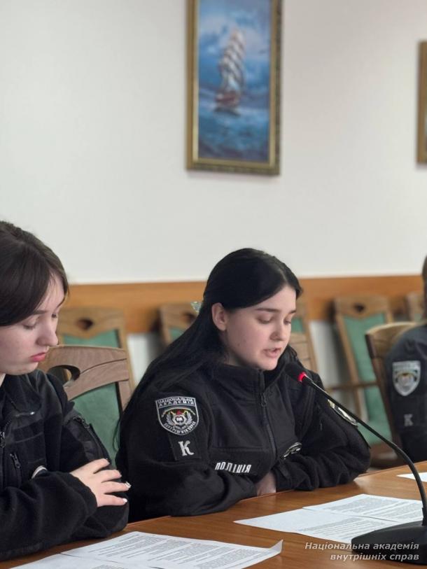 Науково-практичний семінар для здобувачів вищої освіти: правові й організаційні особливості залучення спеціаліста під час розслідування воєнних злочинів