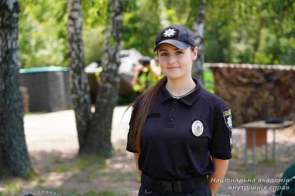 Курсантка НАВС отримала стипендію Президента України Курсантка НАВС отримала стипендію Президента України