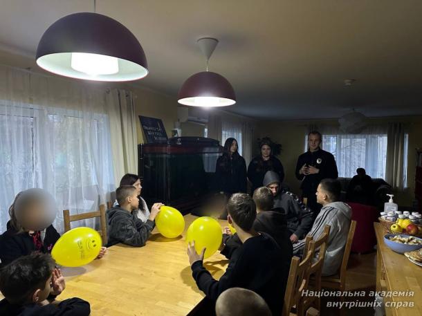 Курсанти НАВС привітали дітей Святошинського будинку-інтернату та Центру захисту дітей «Наші діти» з Всесвітнім днем дитини