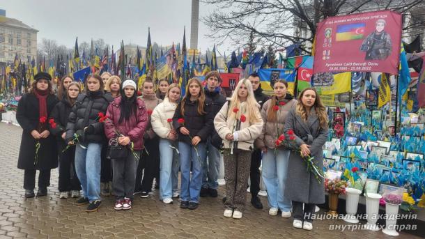 Курсанти і студенти НАВС вшанували Героїв на Майдані з нагоди Дня Гідності та Свободи