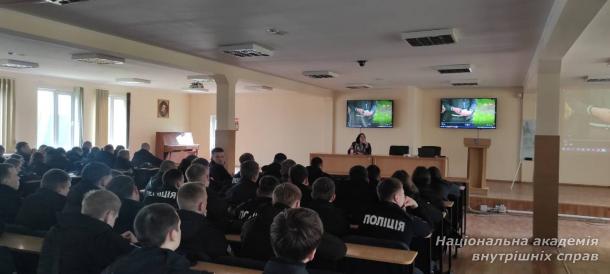 Курсанти НАВС переймають досвід особистої безпеки поліцейських під час комунікації з різними соціальними групами