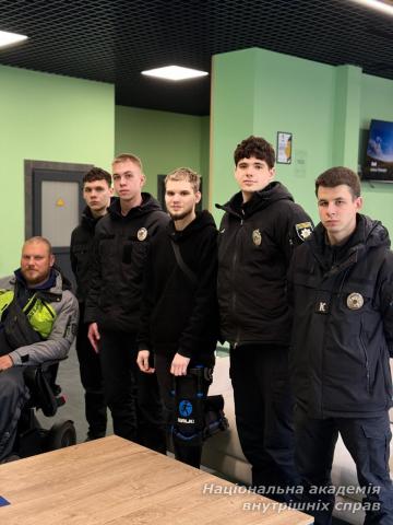 Курсанти і працівники НАВС  відвідали поранених поліцейських в ДУ «Головний медичний клінічний центр МВС України»