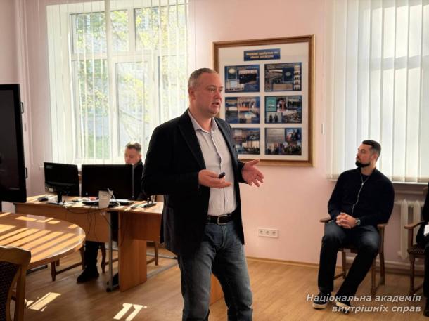 Детективи БЕБ України провели профорієнтаційний захід для майбутніх юристів