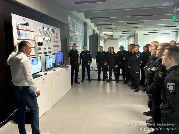 Курсантів НАВС ознайомили з можливостями навчального полігону з відеоаналітики