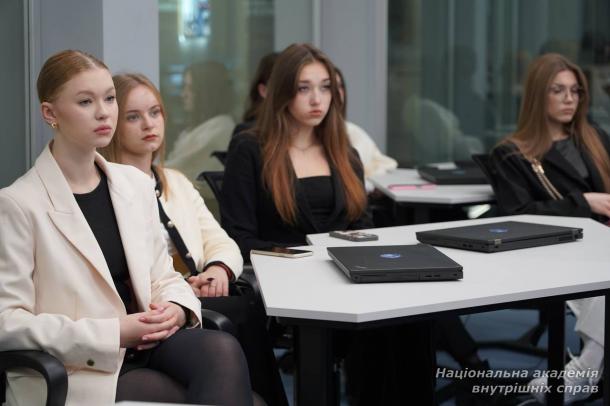 Бінарне заняття з народним депутатом України: обговорення державотворення та законотворчості Бінарне заняття з народним депутатом України: обговорення державотворення та законотворчості