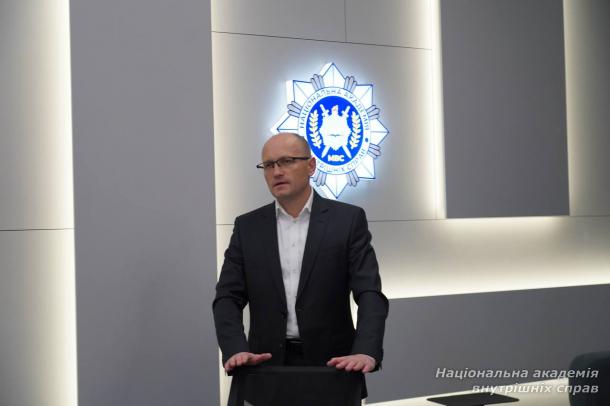 Бінарне заняття з народним депутатом України: обговорення державотворення та законотворчості Бінарне заняття з народним депутатом України: обговорення державотворення та законотворчості