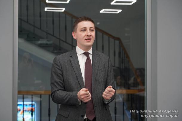 Бінарне заняття з народним депутатом України: обговорення державотворення та законотворчості Бінарне заняття з народним депутатом України: обговорення державотворення та законотворчості