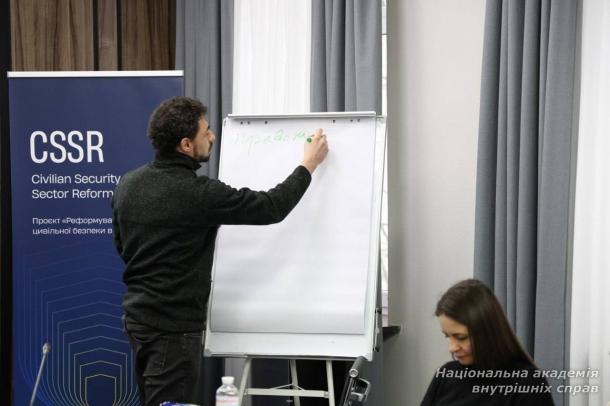 У НАВС відбувся тренінг з безбар’єрності та інклюзивної комунікації для представників системи МВС У НАВС відбувся тренінг з безбар’єрності та інклюзивної комунікації для представників системи МВС