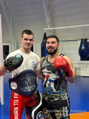 Тренування з тайського боксу за участю ветерана війни