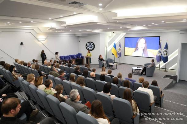 У НАВС нагородили переможців конкурсу есе «Національна ідентичність як основа самобутності»