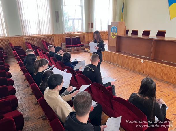 Дисципліна, законність, досвід: як курсанти випускних курсів проходять стажування в поліції