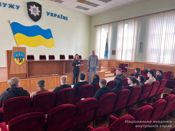 Дисципліна, законність, досвід: як курсанти випускних курсів проходять стажування в поліції