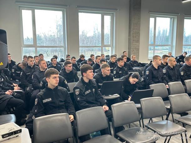 Курсанти НАВС поглибили знання щодо контролю за обігом зброї та адміністративної відповідальності