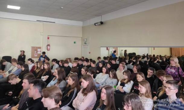 Крок до свідомого вибору професії: зустріч представників НАВС із учнями та вчителями ліцею № 257 «Синьоозерний» міста Києва