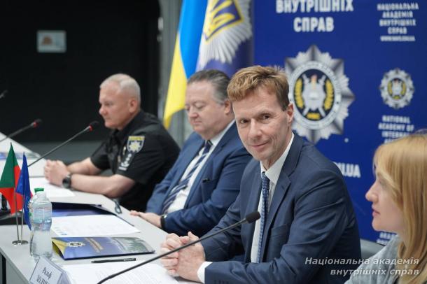 Тренінг з першої психологічної допомоги: важливий крок у підготовці професіоналів