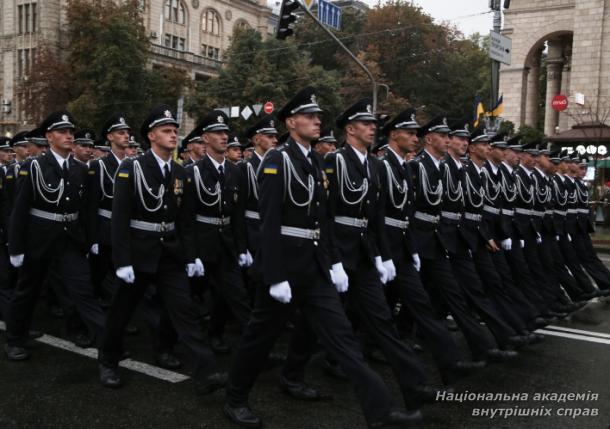 Непогода не стала на заваді учасникам параду військ фото 3