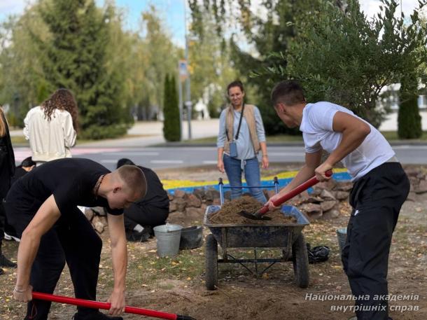 Курсанти ННІПД НАВС долучилися до Всесвітнього дня прибирання